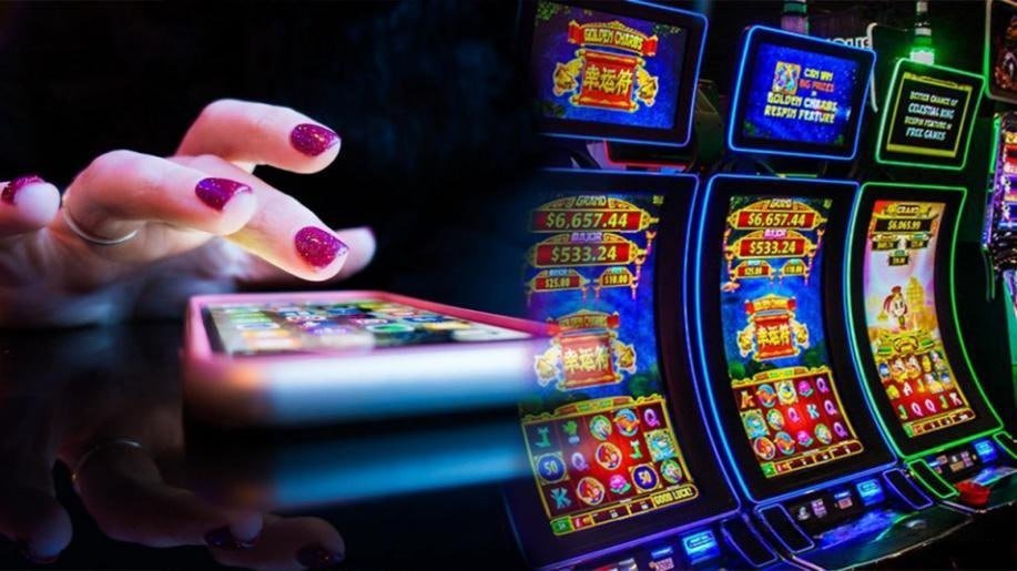 Filipino player accessing ace58 sports betting on a mobile phone